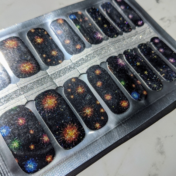 5 for $15 Nail Wraps- Sparkle Like Fireworks - Picture 3 of 4